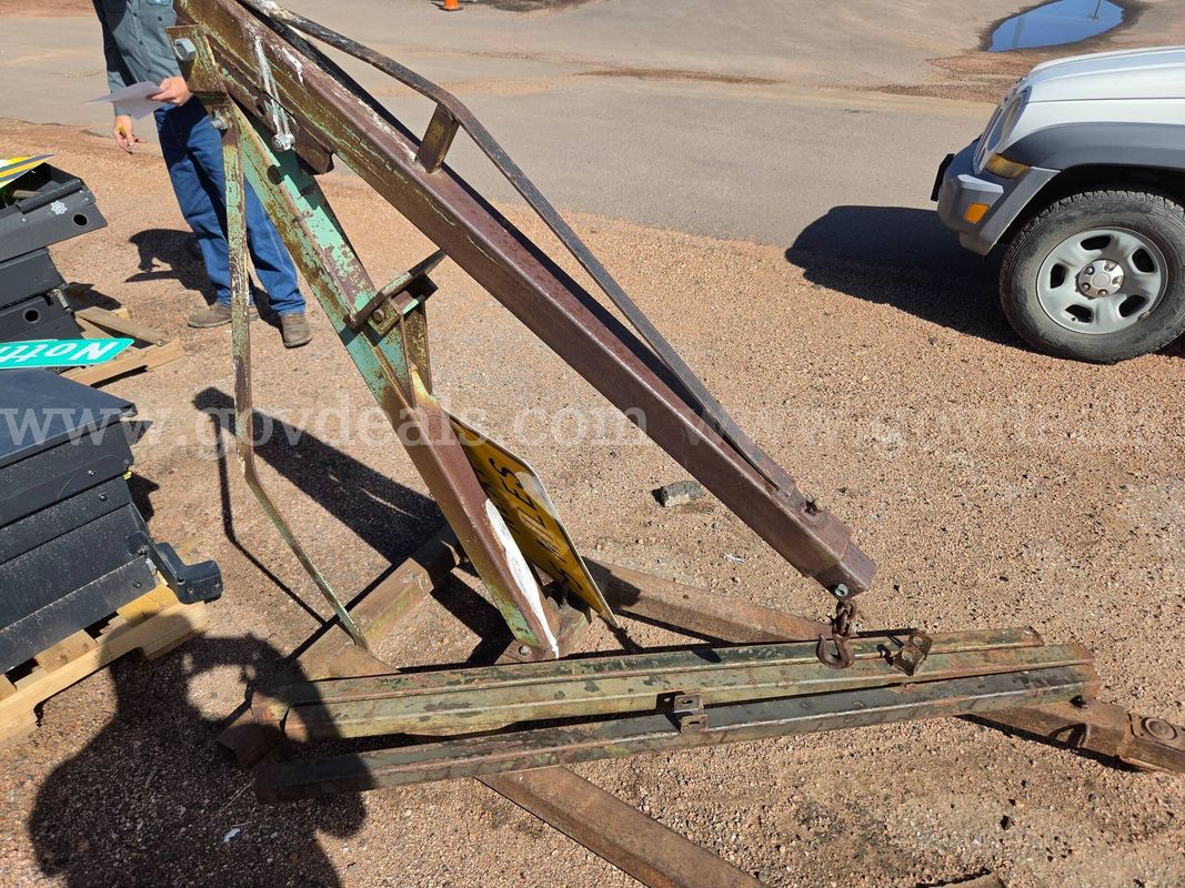 ENGINE HOIST STAND