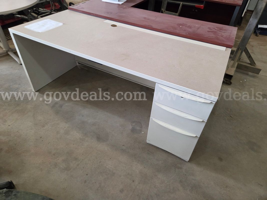 METAL DESK WITH 2 DRAWERS