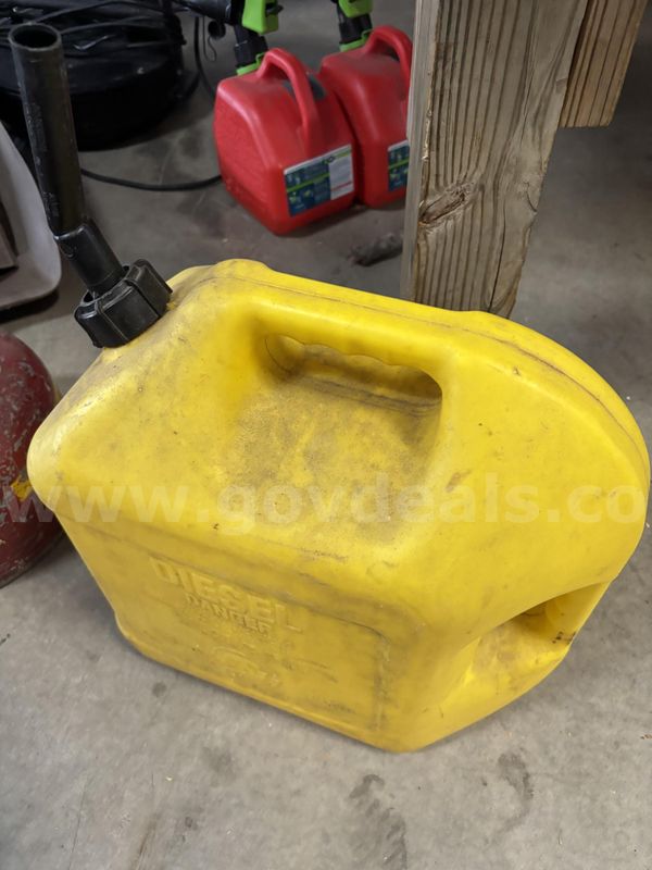 5 gallon plastic gas can