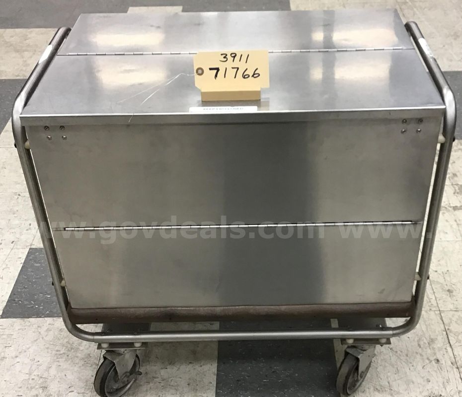 Tray cart with food trays