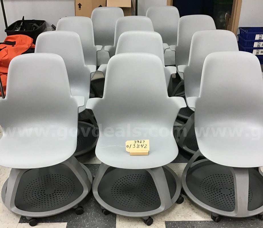Lot of 11 gray plastic rolling chairs