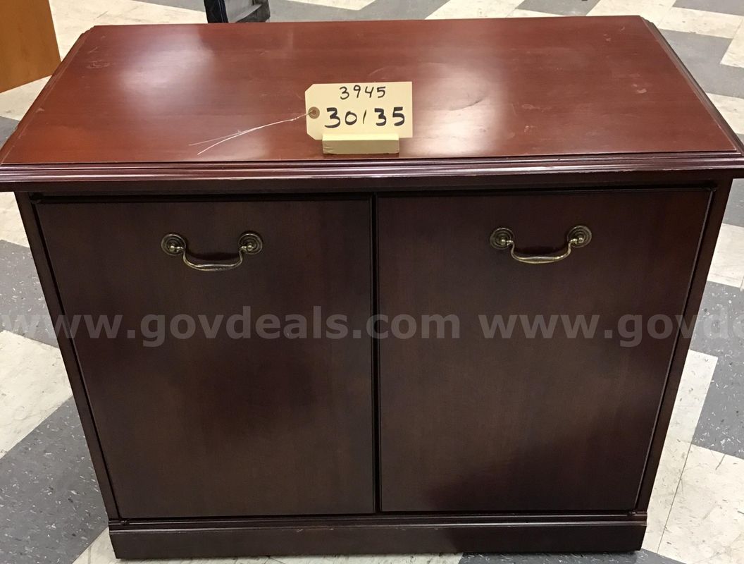 Entertainment center 38" x 21" x 31"