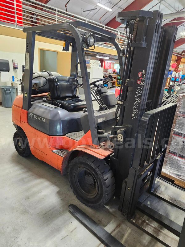 Forklift - Toyota Model 7FGV25