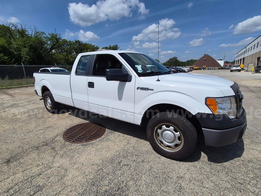 2013 Ford F-150 XL SuperCab 8-ft. Bed 2WD TOW OUT ONLY!!