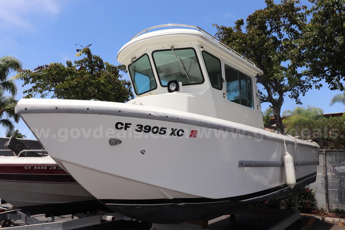 1997 23' Farallon boat