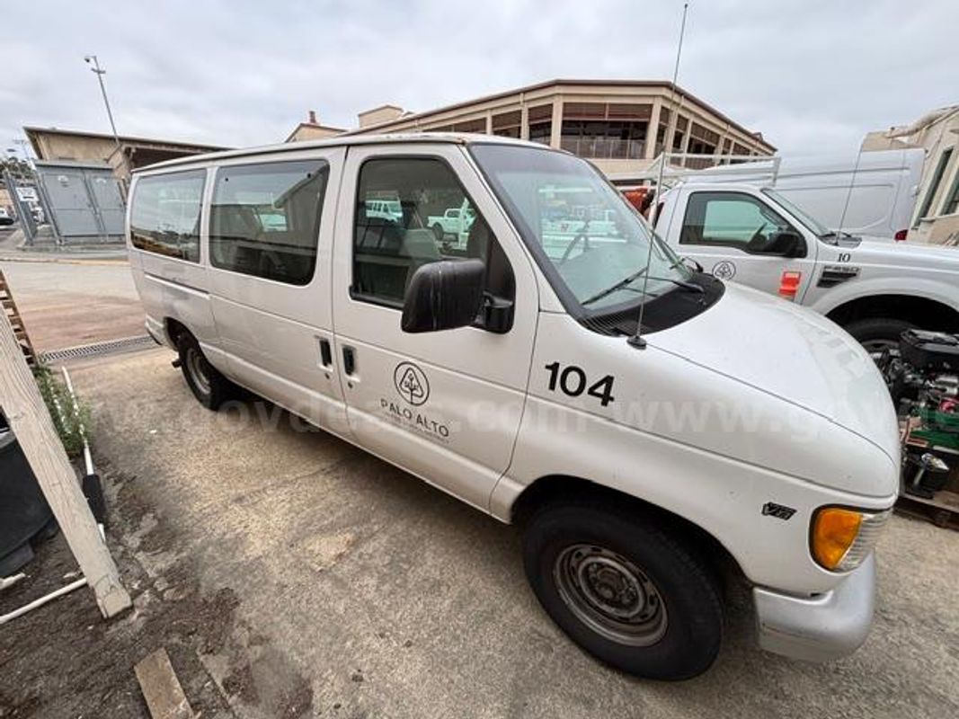 2000 Ford Econoline Wagon E-150 XL