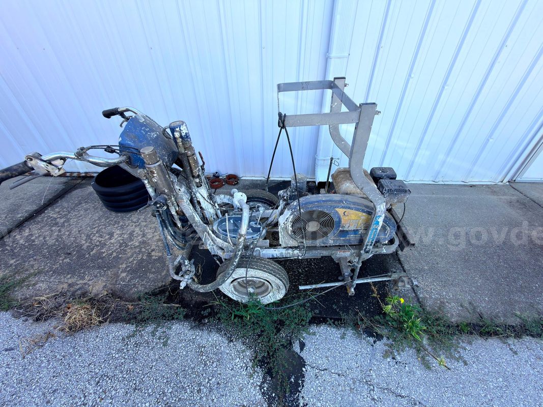 GRACO LINELAZER IV 200HS GAS-POWERED LINE STRIPER / PAVEMENT MARKING MACHINE