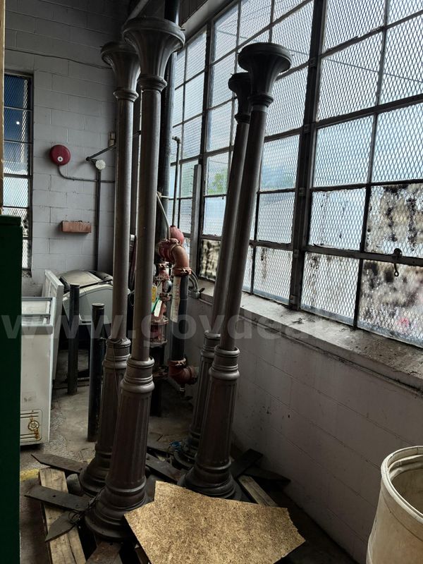 DECORATION Lamp Posts (Props) with Base No Globes