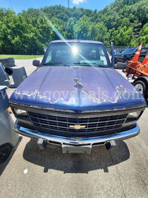 1993 Chevrolet C/K 1500 Reg. Cab 8-ft. Bed 4WD