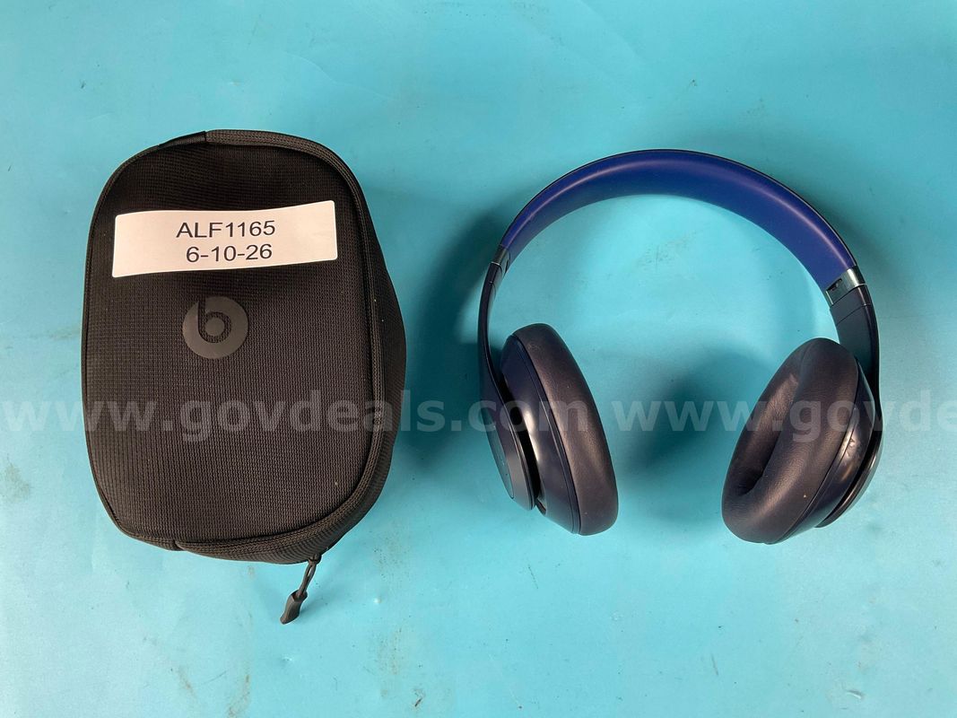 Beats Studio Pro Bluetooth Headphones Model A2924 with Case, Powers On