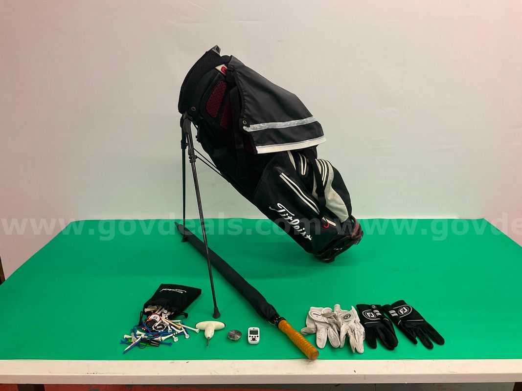 Titleist StaDry Premier Stand Golf Bag with Accessories