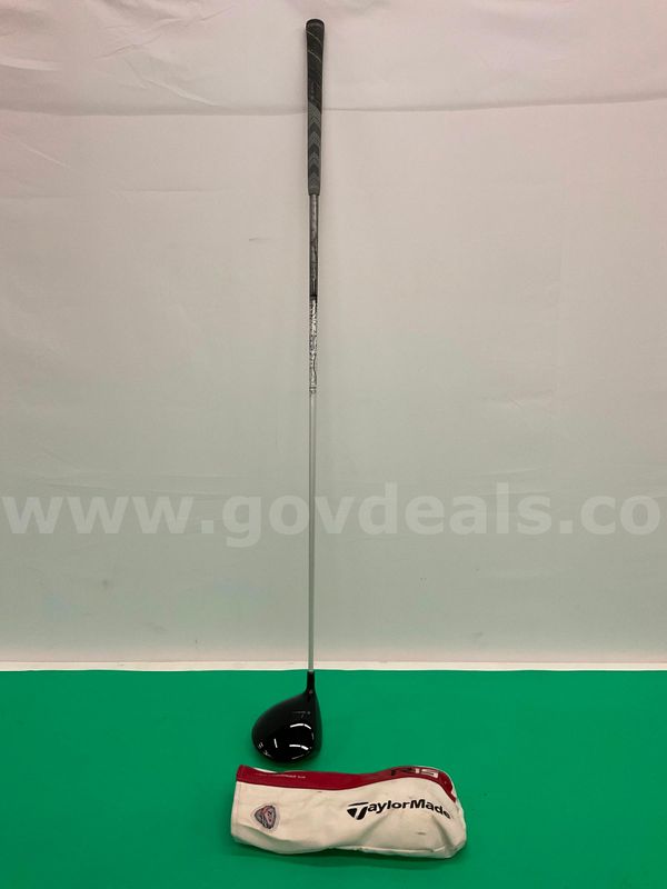 TaylorMade R15 9.5 Degree Driver with Rogue 110 MSI Shaft, Golf Pride Grip and TaylorMade R15 Cover