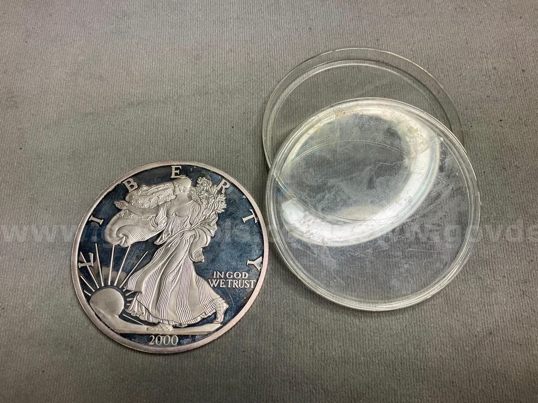 1 - 2000 Walking Liberty Silver Round Coin with Case, Weight 186g