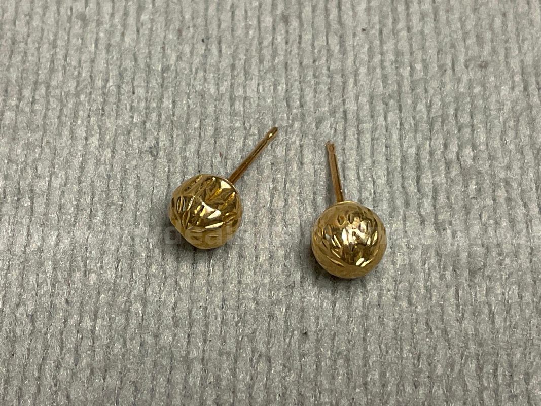 Gold Earrings, Weight .25g