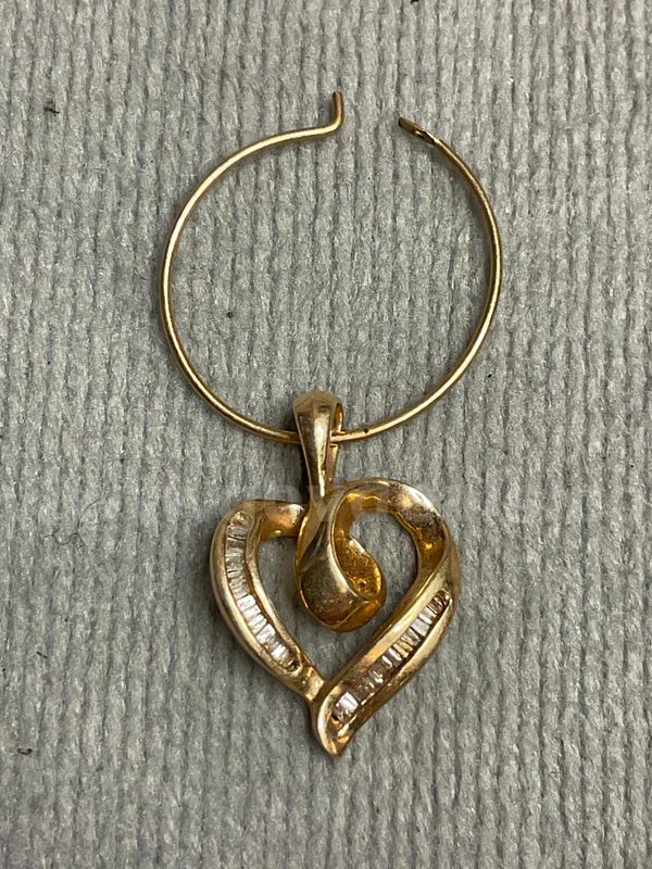 Gold Pendant with Diamonds and Gold Earring, Total Weight 2.22g