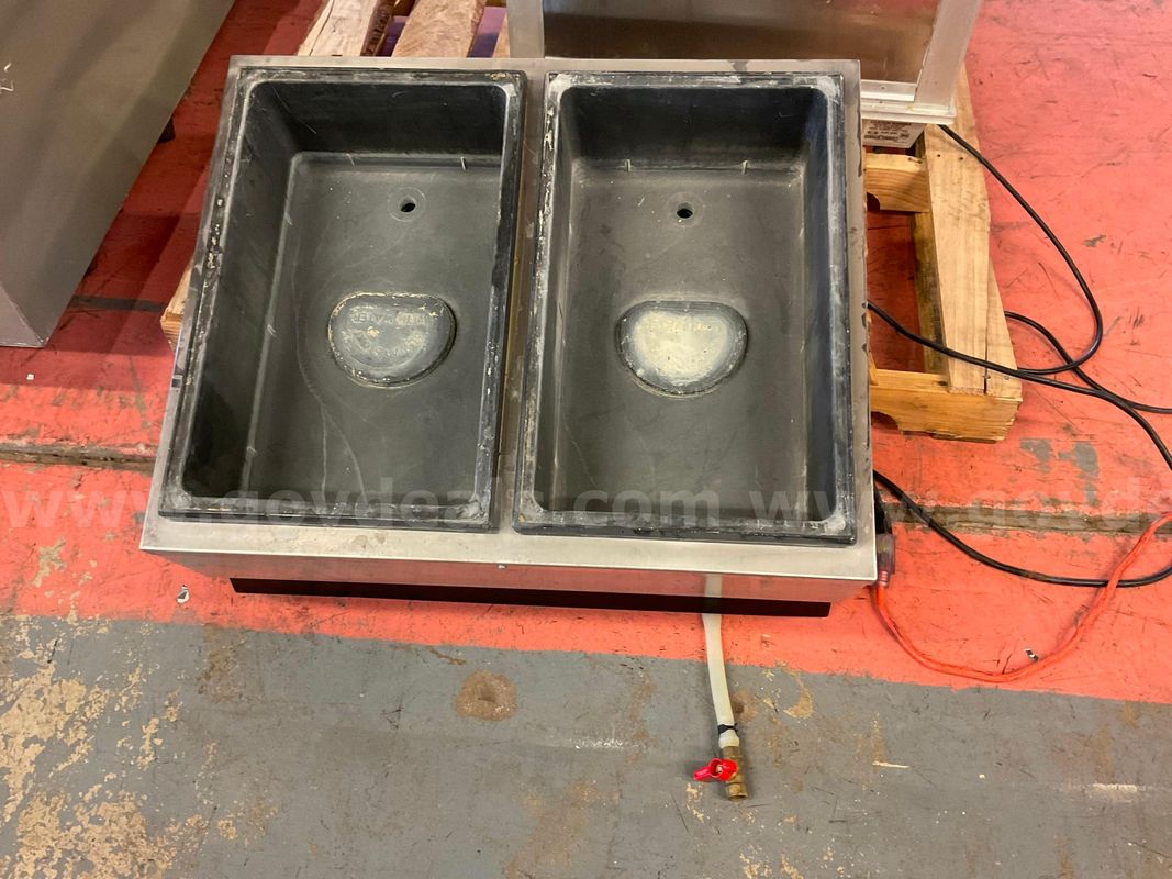 Vollrath Food Warmer Model CD 105D, Powers On (Damaged Trim)