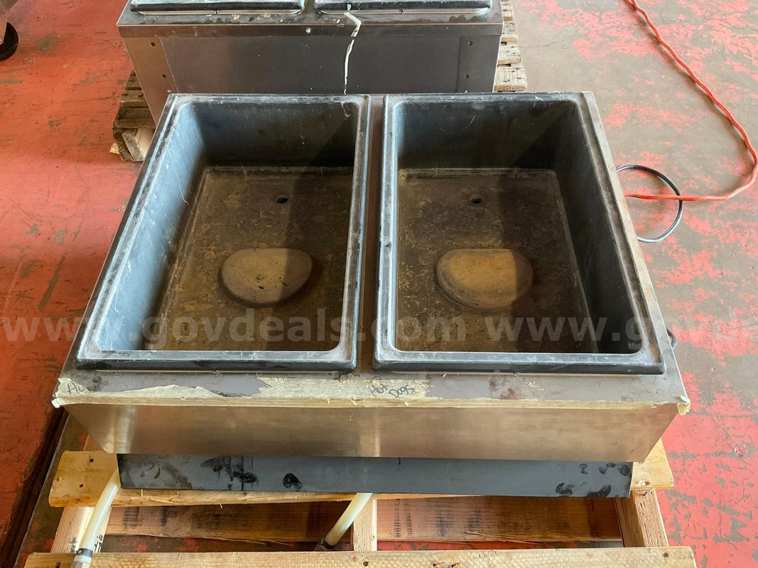 Vollrath Food Warmer Model CD 105D, Powers On