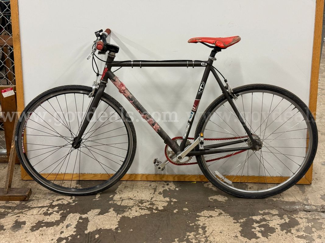 Charge Bikes Plug Bicycle, CT 23" (Seat Damaged)