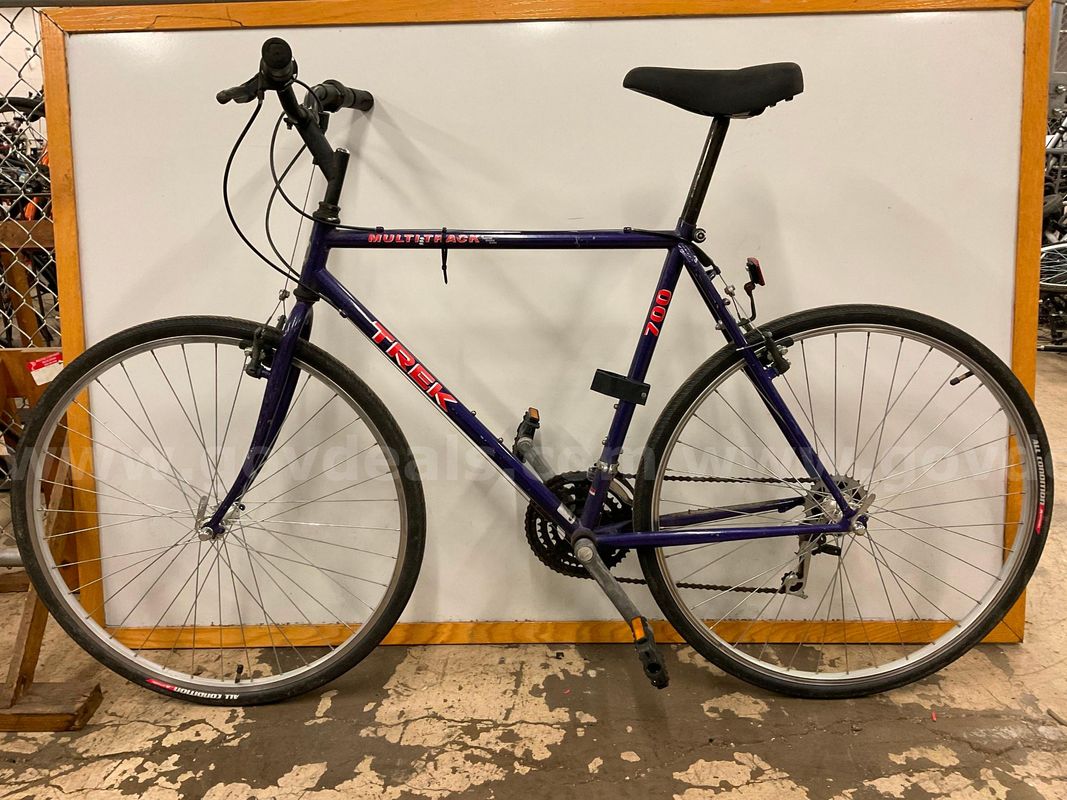 Trek Multitrack 700 Bicycle, CT 21"