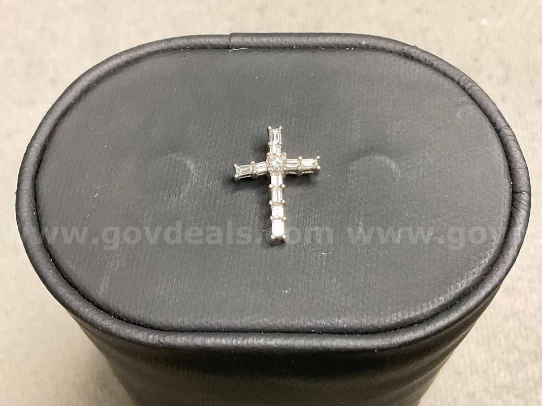 Gold Cross Pendant With Stones: Weight: 0.70 Grams