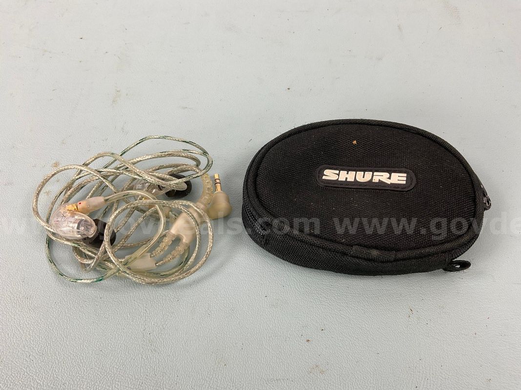 Shure Wired Headphones, Model SE215 With Case