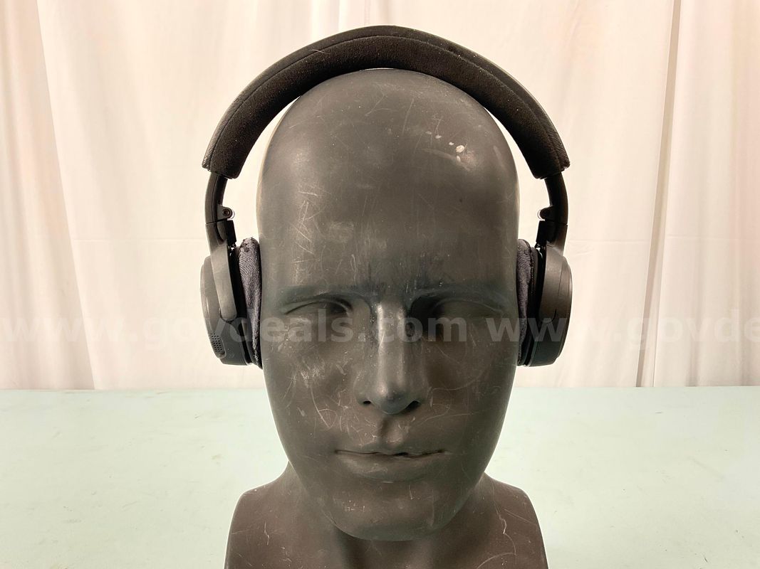 Bose Bluetooth Wireless Headphones, Powers On