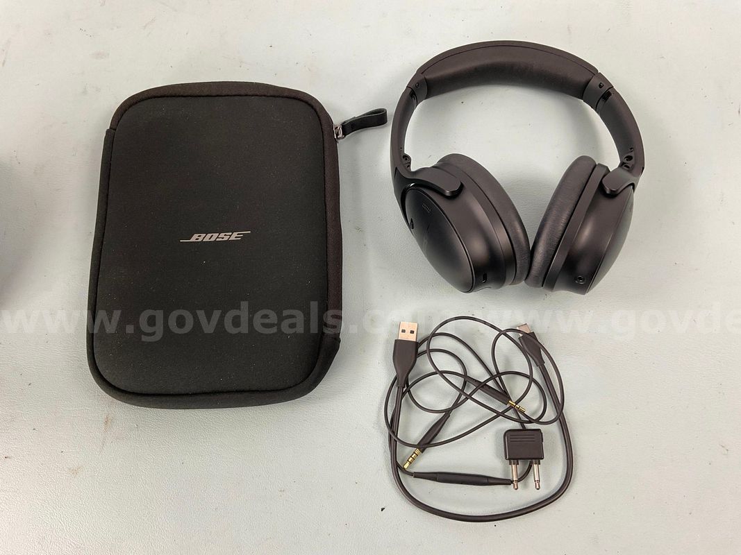 Bose QC I Bluetooth Wireless Headphones With Case & Accessories, Model 437310