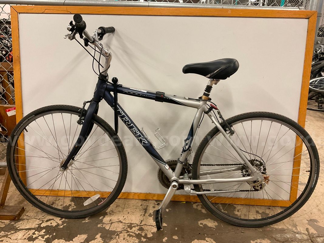 Trek 7000 Multitrack Bicycle, CT 20"