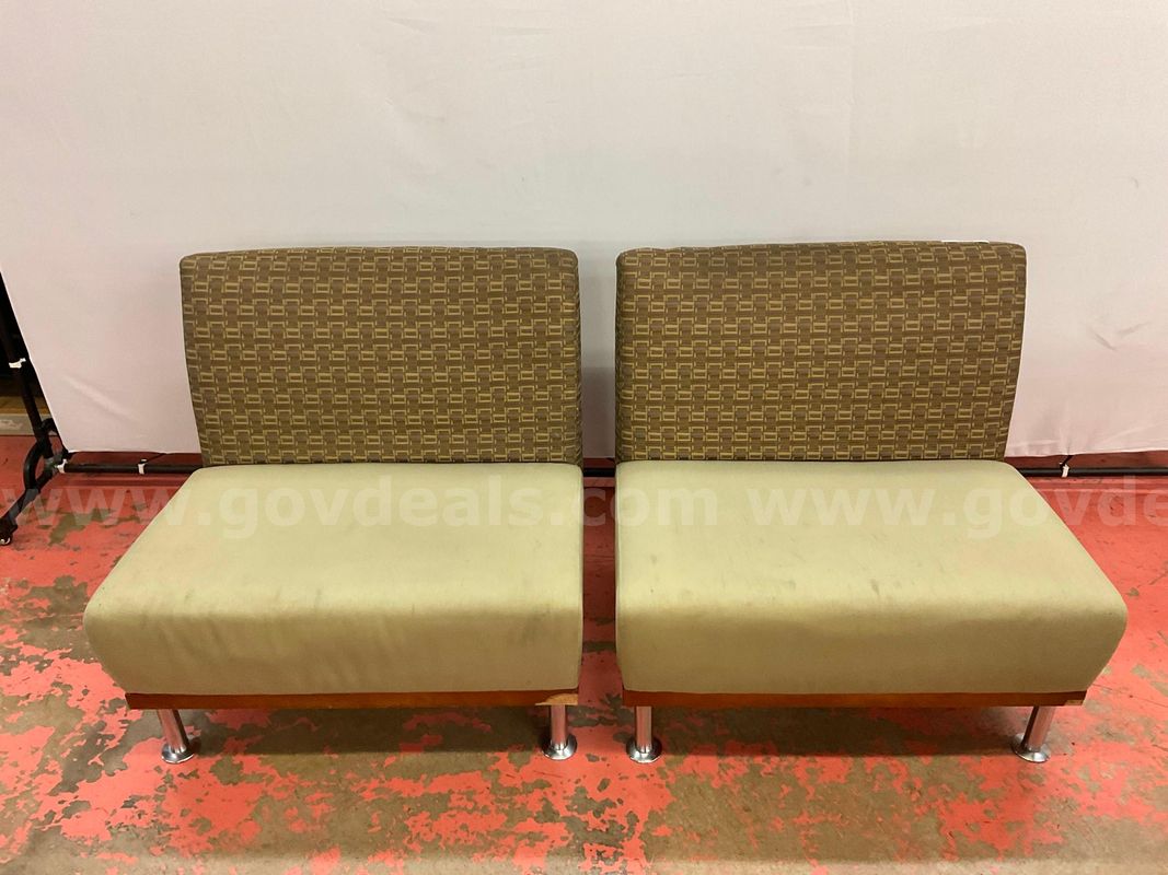 2 - Unknown Brand Waiting Room Seating, 32"x30"x29"