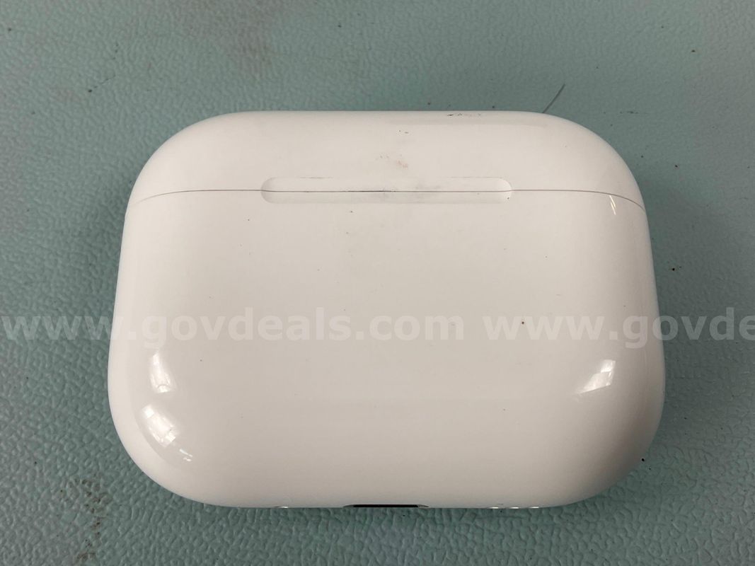 Apple AirPods Pro 3, Model A3122 With Charging Case