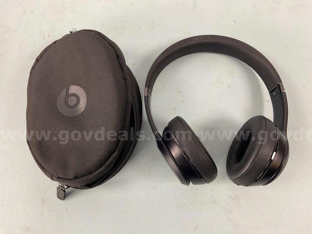 Beats Solo Bluetooth Wireless Headphones With Case