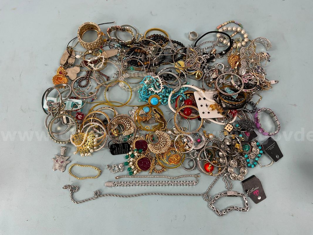 5 lbs 14 oz of Costume Jewelry