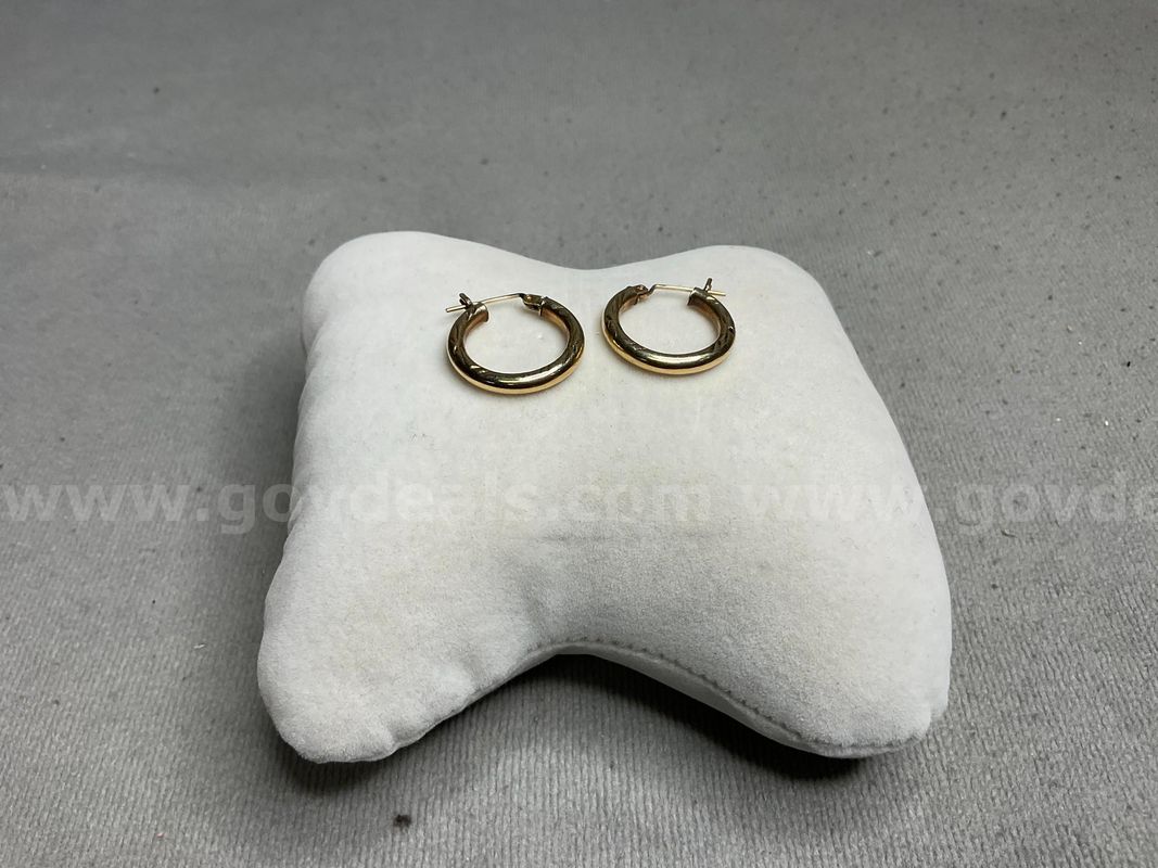Pair of Gold Earrings, 1.54 Grams