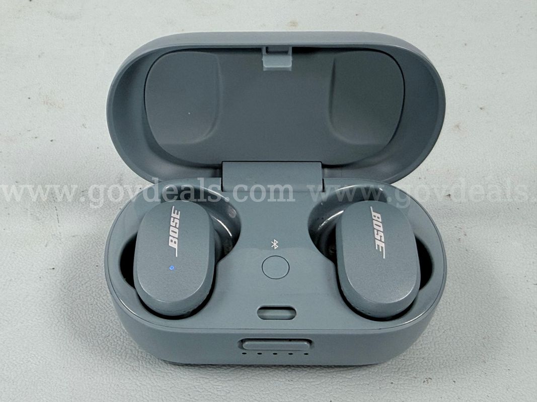 Bose QuietComfort Earbuds, Model 429708 With Charging Case
