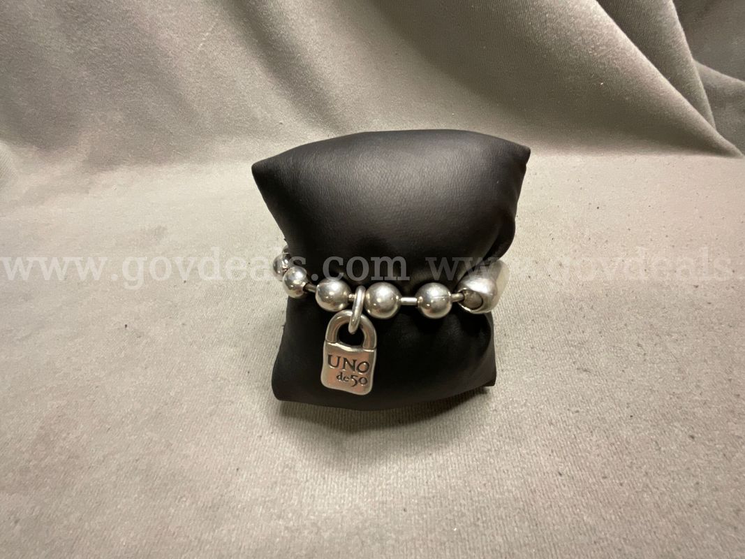 Silver Bracelet, Labeled as Uno de 50, Size 6.25, 41.70 Grams