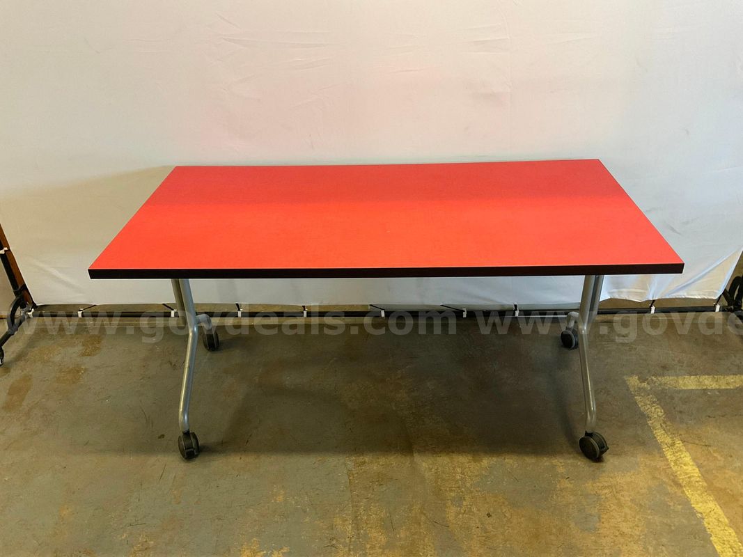 1 - KI Hurry Up Colored Nesting Table