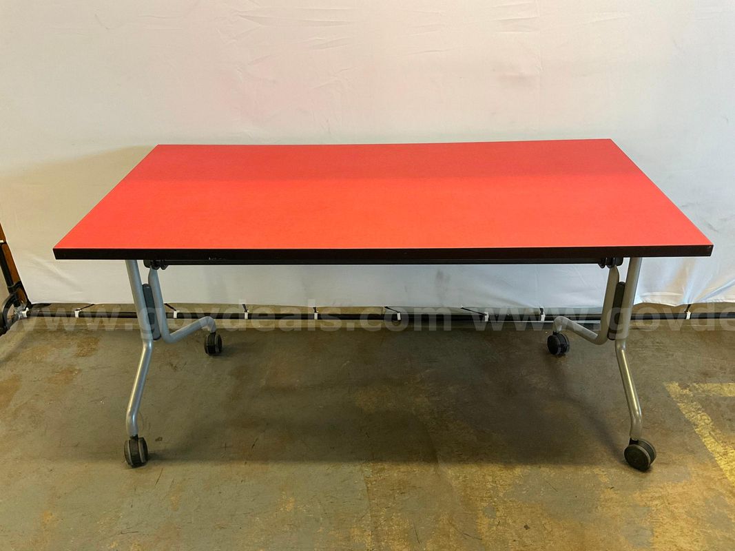 1 - KI Hurry Up Colored Nesting Table