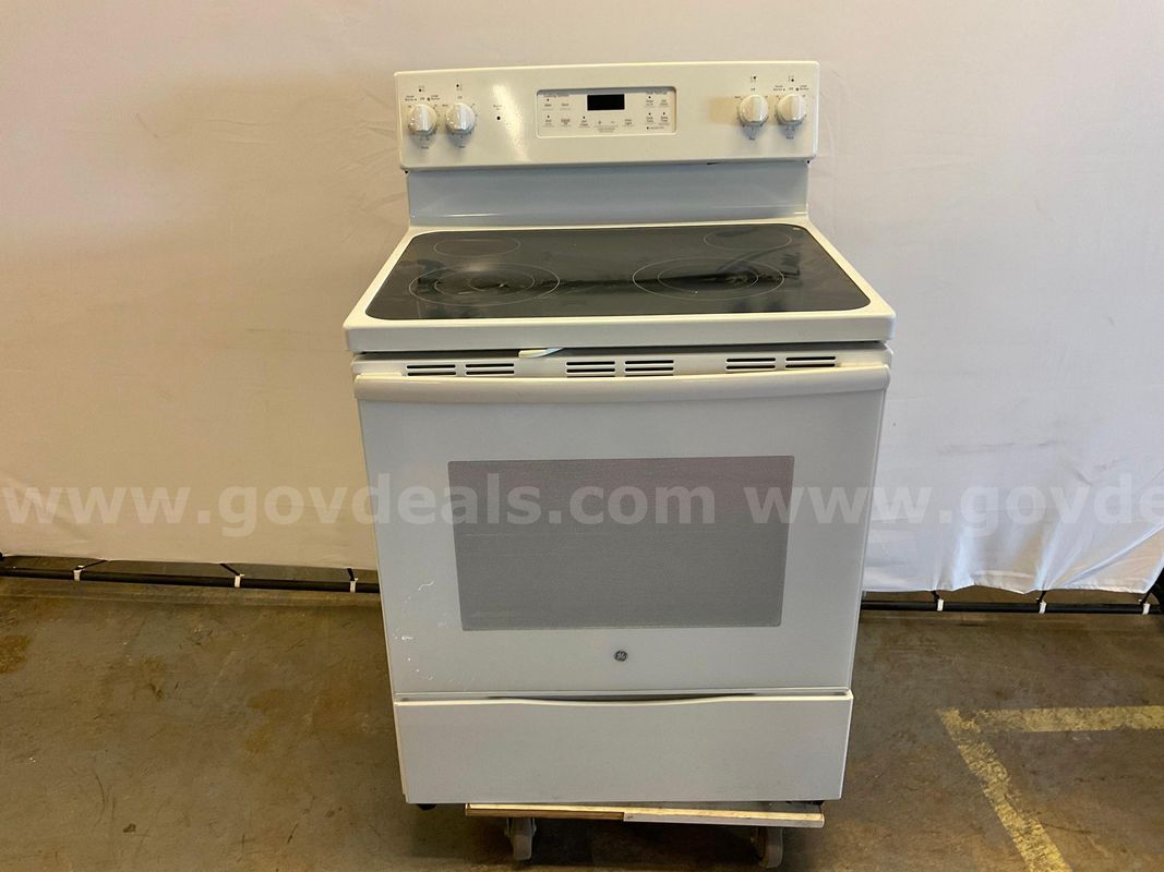 GE Electric Stove, Model JB645DK4WW (Untested)