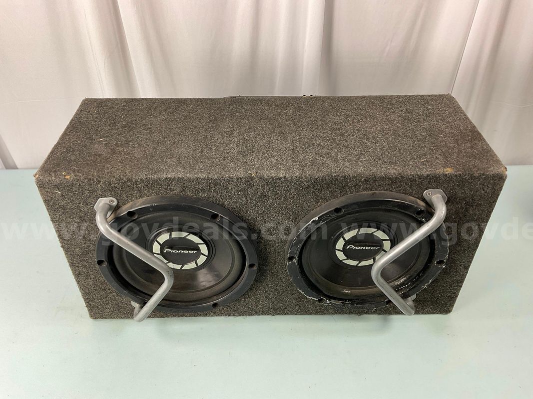 2 - Pioneer 10" Speakers in Box With Renegade REN1000S mk3 Amplifier