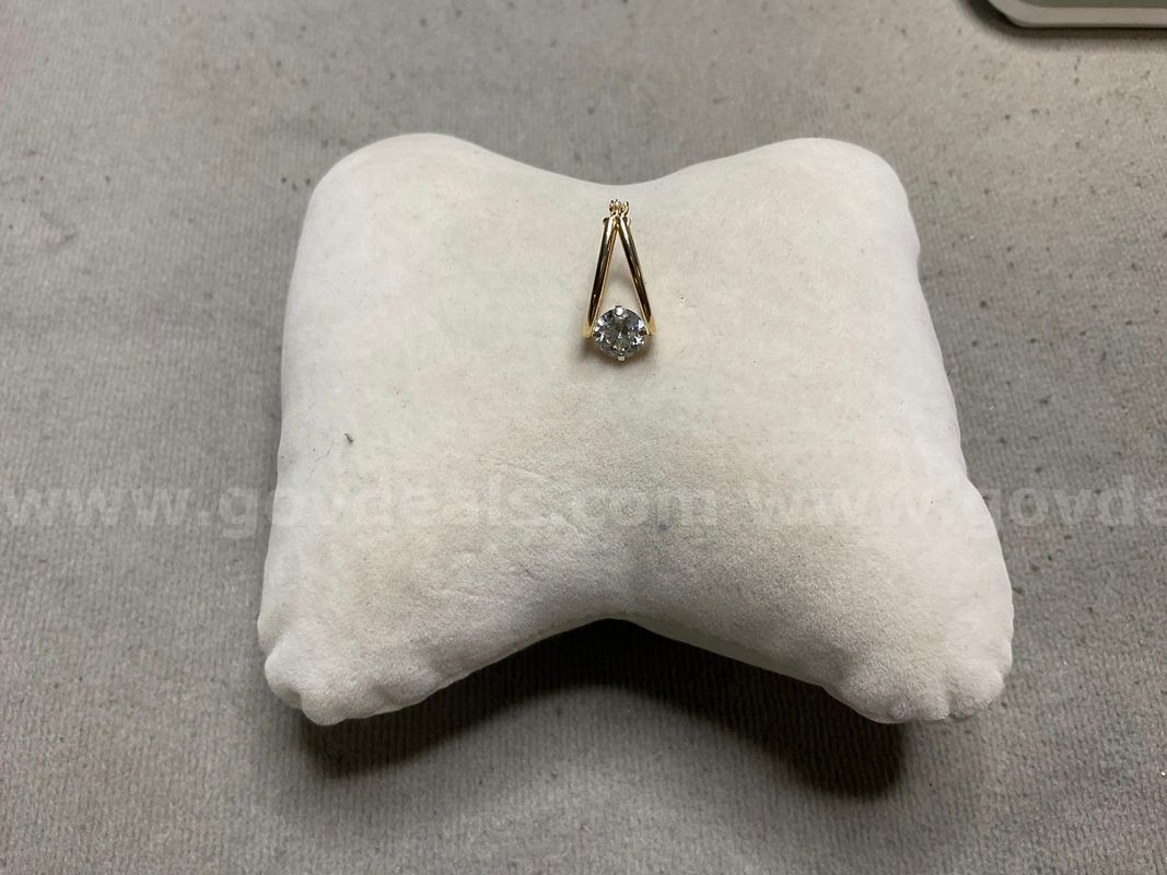 Gold Earring With Stone, 0.78 Grams