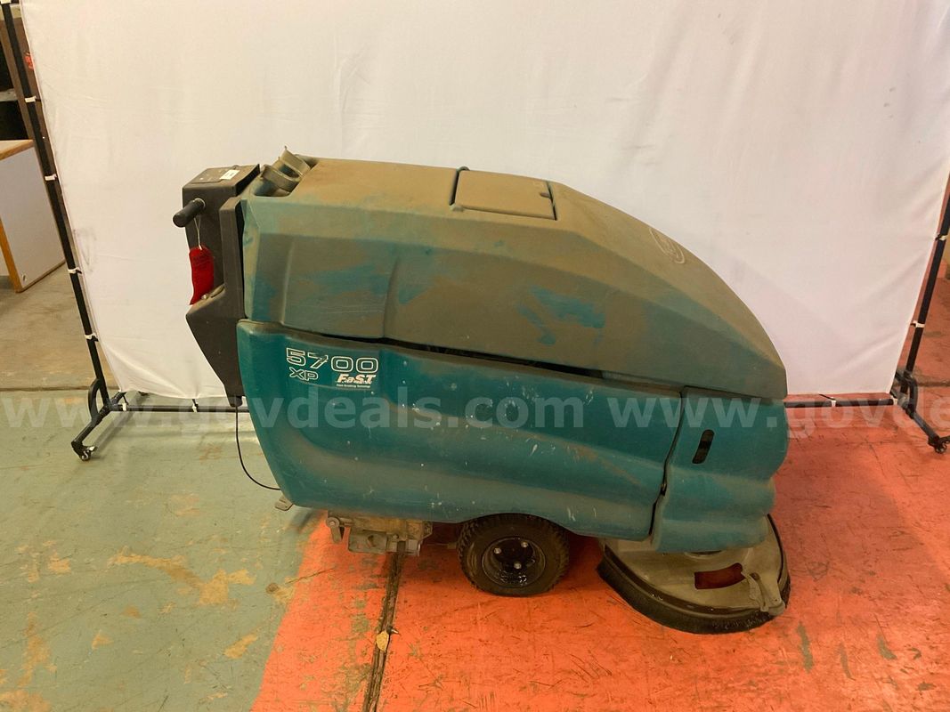 Tennant 5700 XP Floor Scrubber