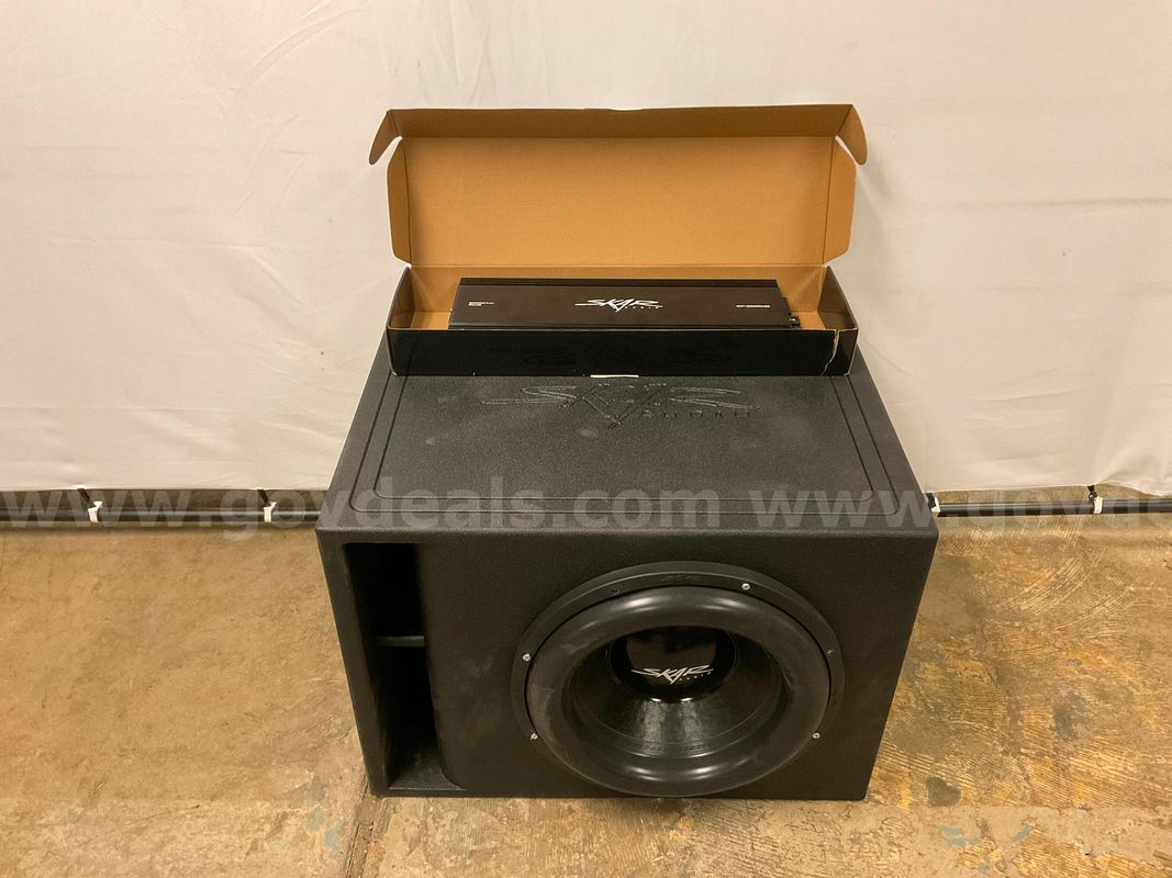 Skar Audio 15" Speaker in Box With Skar Audio RP-2000.1D Amplifier in Box
