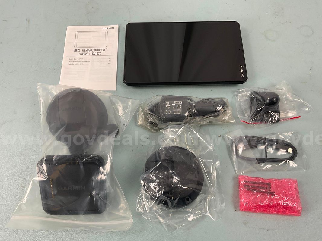 Garmin Dezl OTR820 GPS Device With Box & Accessories