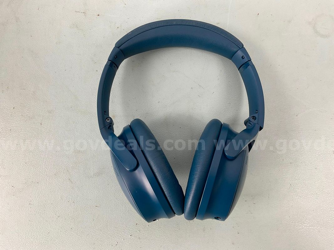 Bose QuietComfort 45 Bluetooth Wireless Headphones, Model: 437310 (Powers On)
