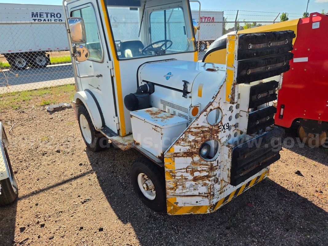 1999 S&S Tug MA40-1LP Propane Ground-Support Tractor