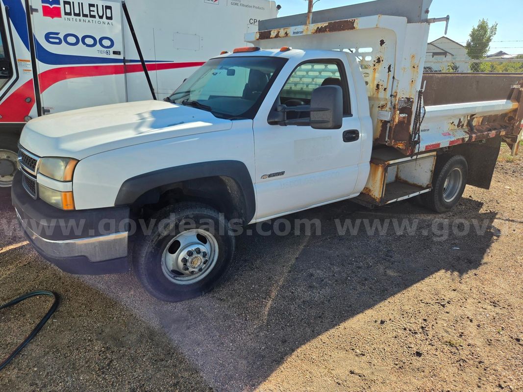 2007 Chevrolet Silverado 3500 Dump Bed Truck w/ Lift Gate