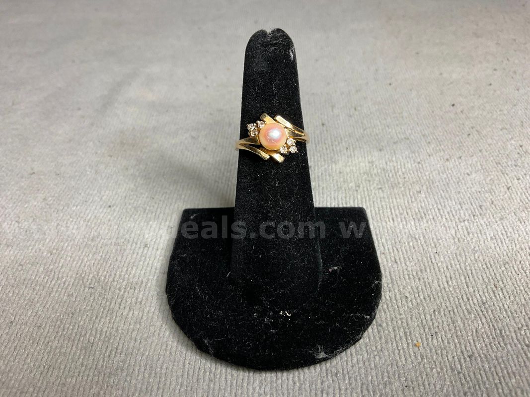 Gold Ring With Stones, Size 6, 2.66 Grams