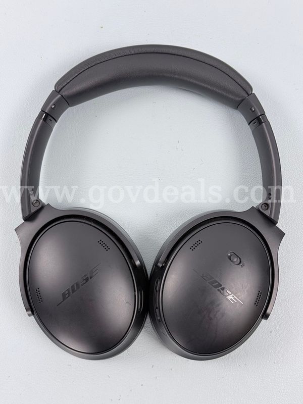Bose QuietComfort 45 Bluetooth Wireless Headphones, Model: 437310 (Powers On)