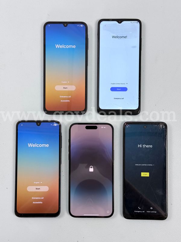 5 - Cellphones (User Locked): 1 - Apple, 3 - Samsung, & 1 - Motorola (All Power On)
