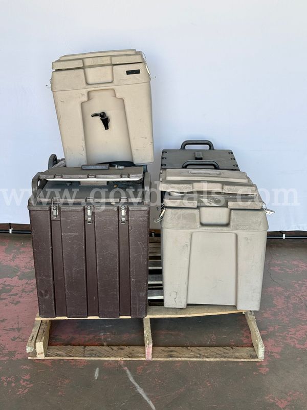 Lot of Cambro & Vollrath Commercial Insulated Beverage Dispensers (Sizes Vary)